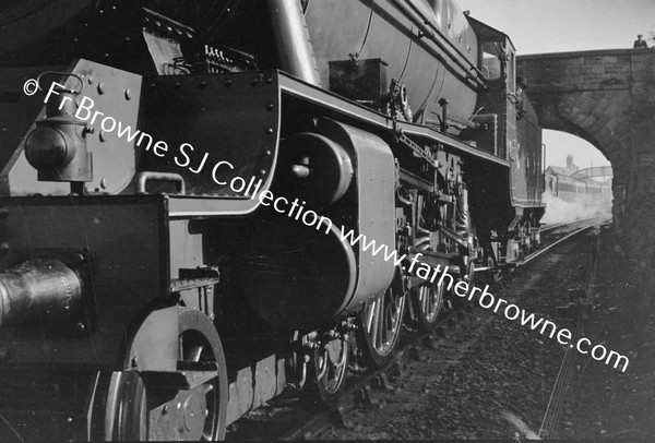 TRAIN LOCO 801 AT PORTARLINGTON STATION